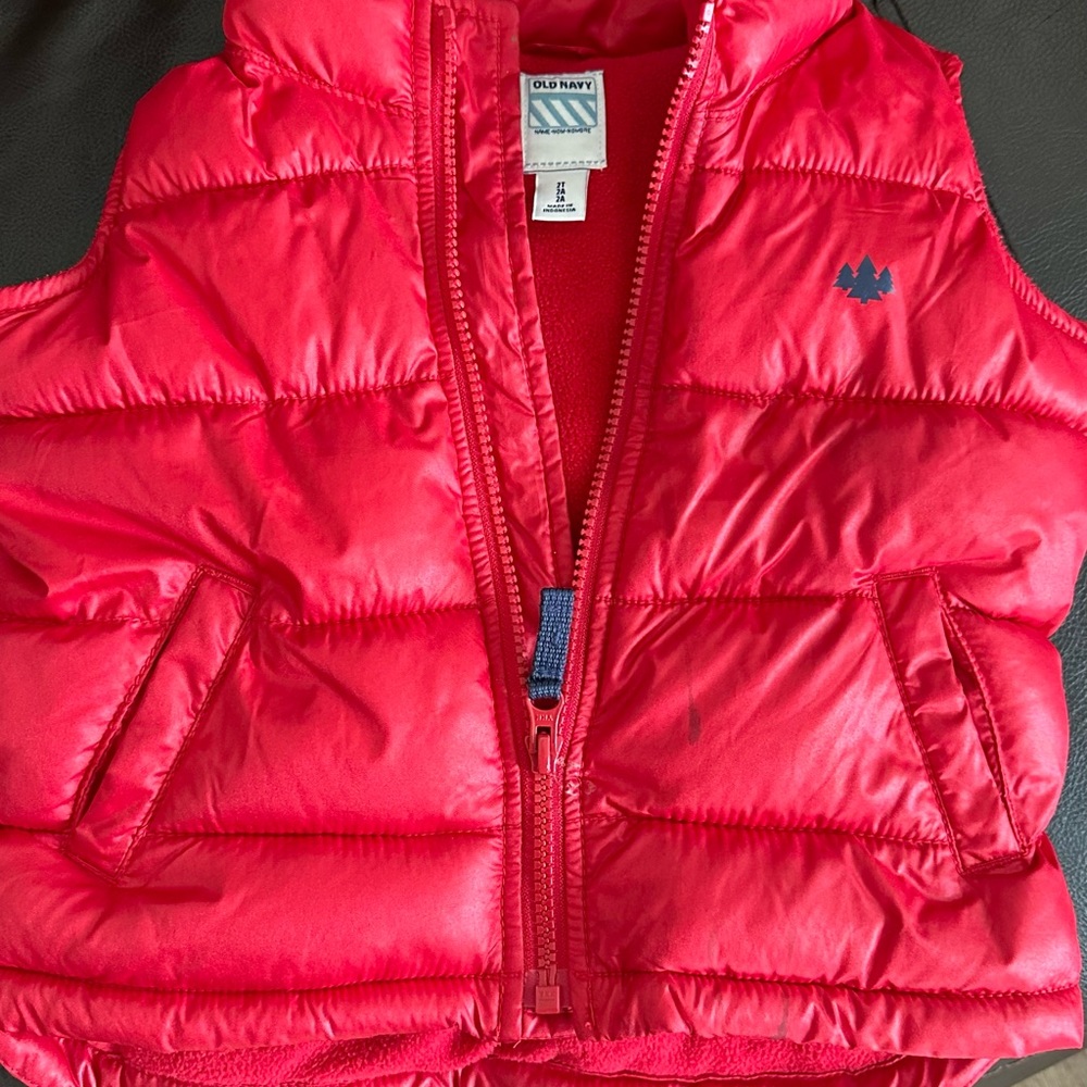 Old Navy Children’s Ves. Pet & smoke free home.
